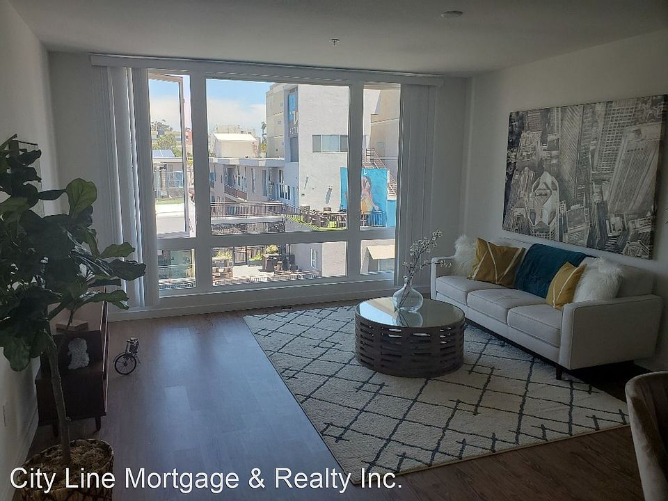 1st image of 1836 Columbia St #601