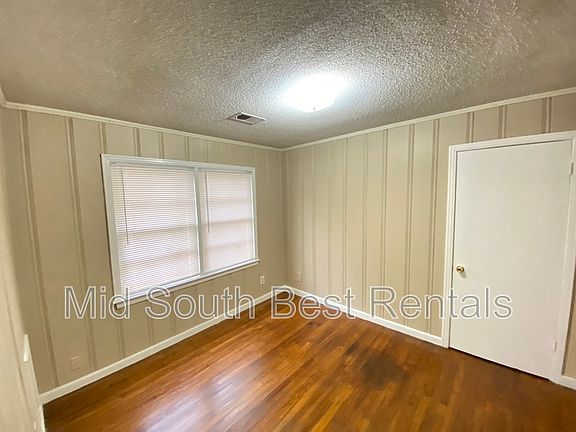 4th image of 492 Jeanne Dr