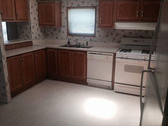 4th image of 17143 Detroiter Ave