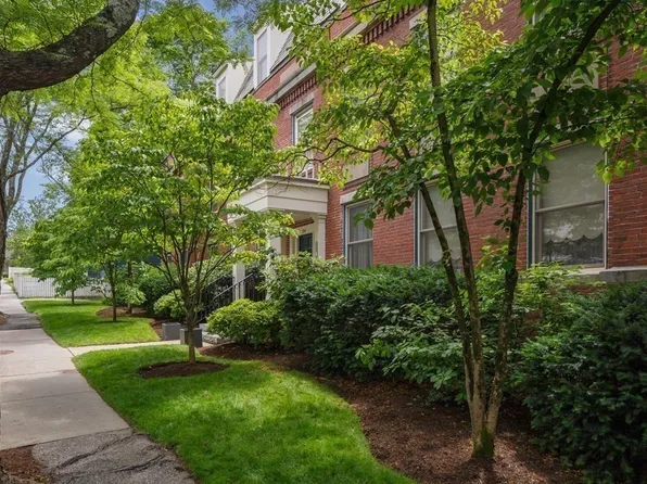 216 Summit Ave #B5, Brookline, MA 02446