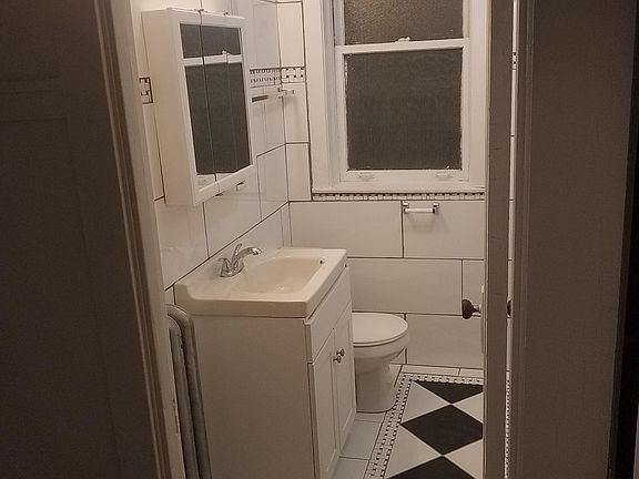 3rd image of 5813 N Artesian Ave APT 2