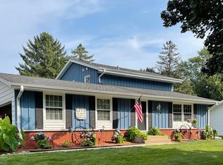 1605 Dixie Dr, Waukesha, WI 53189