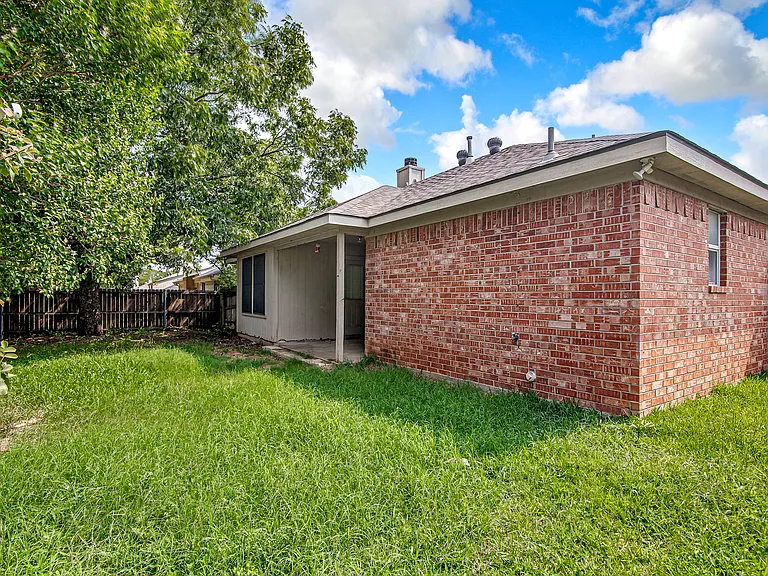 412 Dakota Dr — Photo 22