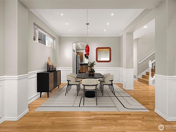 3rd image of 3723 Lincoln Court NE