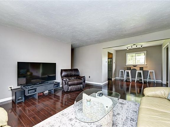 5th image of 255 Sherwood Dr