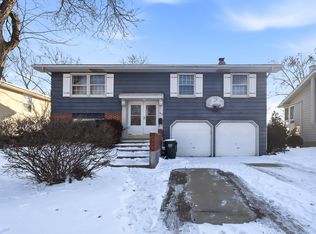 1365 Newcastle Ln, Hoffman Estates, IL 60169