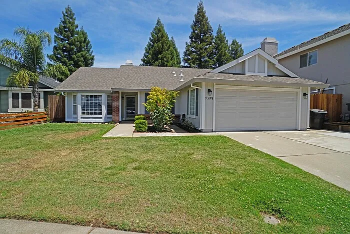 1509 Deerfield Cir