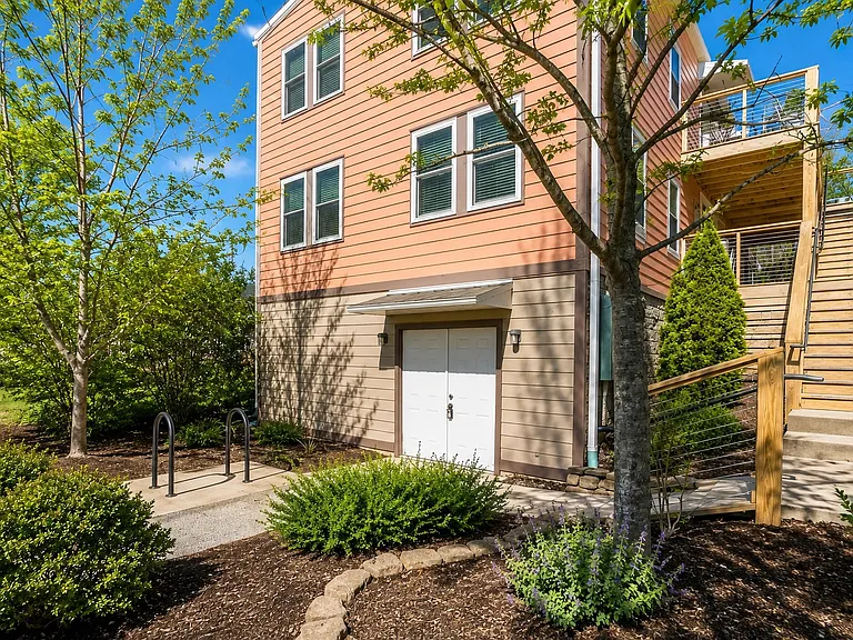 406 E Hillside Dr — Photo 6