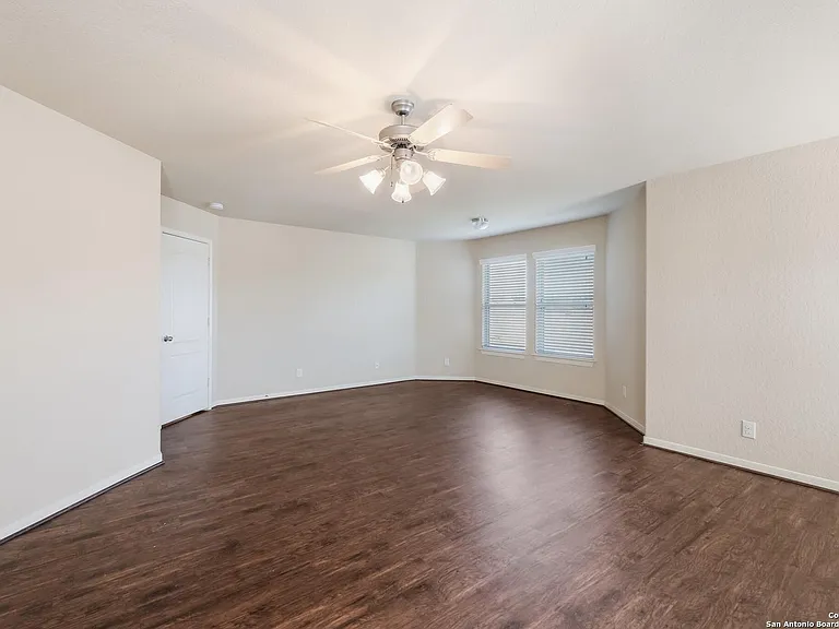 105 Fischer Dr — Photo 9