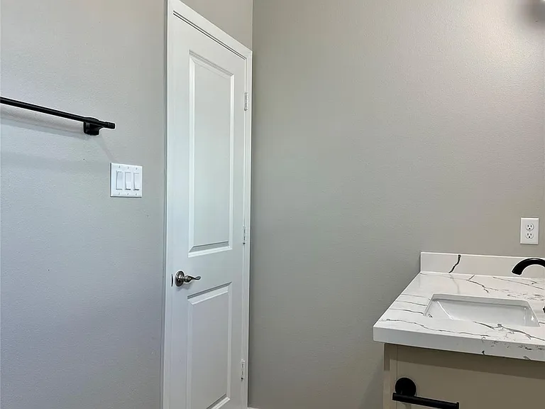 8321 Coma St — Photo 31