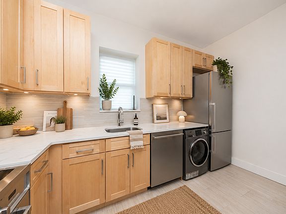 4th image of 55 W 106th St APT 6A