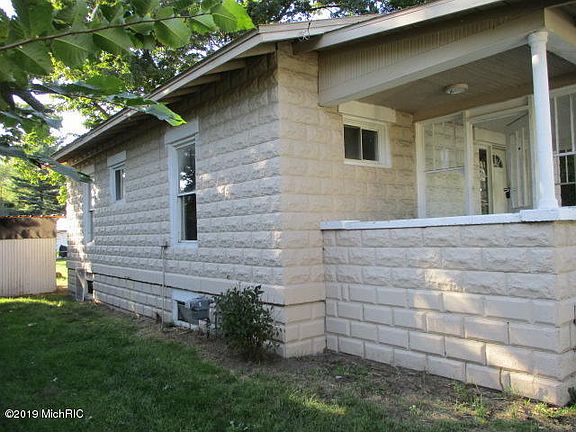 2nd image of 410 S Center St
