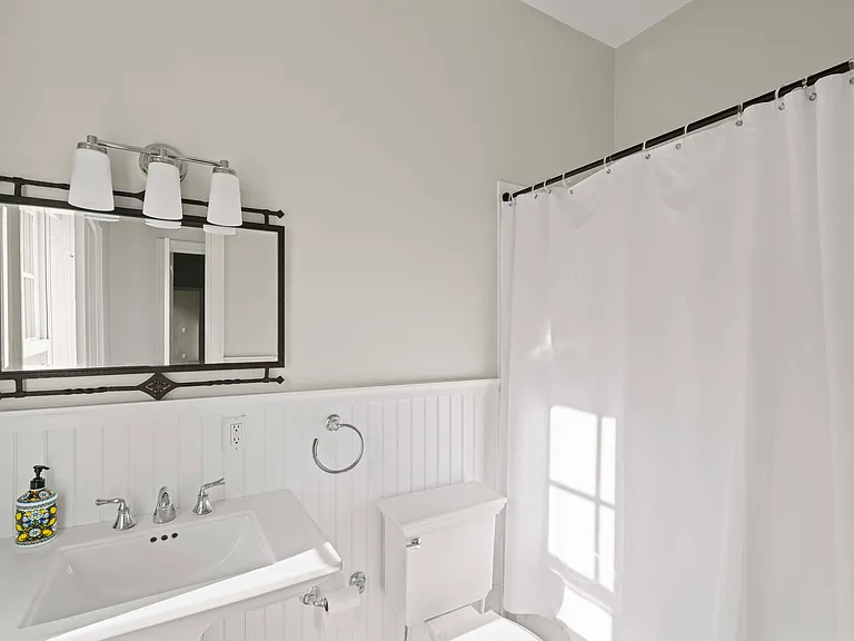 102 McGregor Dr — Photo 23