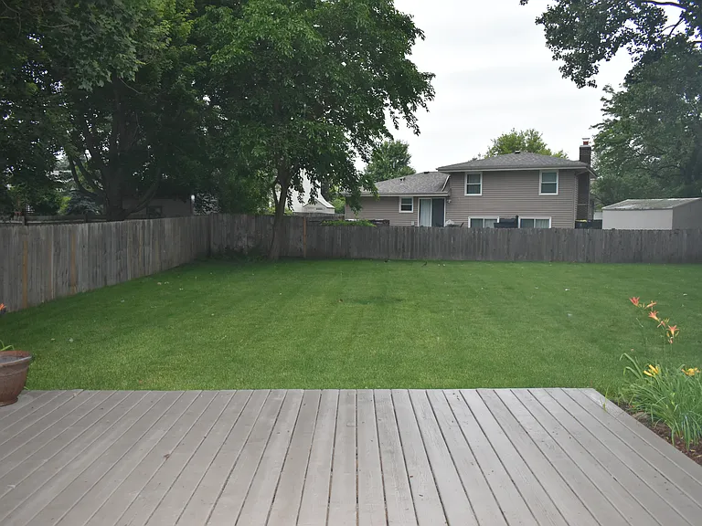 811 Ottawa Ct — Photo 8