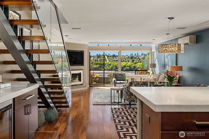 3rd image of 2223 13th Avenue W #301
