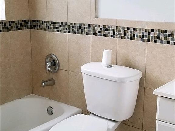 3rd image of 1520 NE 32nd St