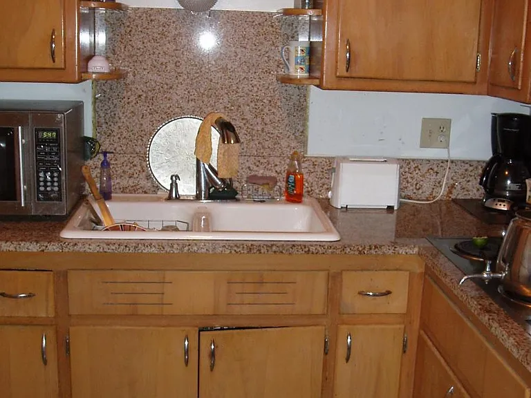 406 E Henry Clay St — Photo 2