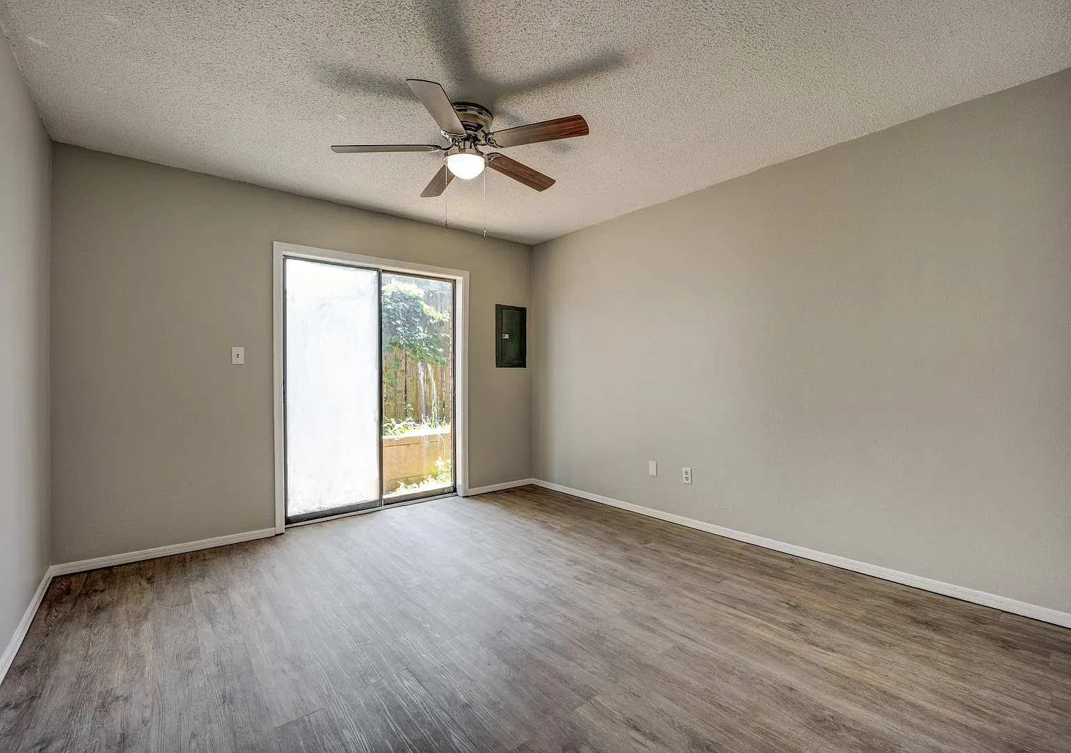 The Cottonwood: 1 & 2 Bedroom Apartments — Photo 3