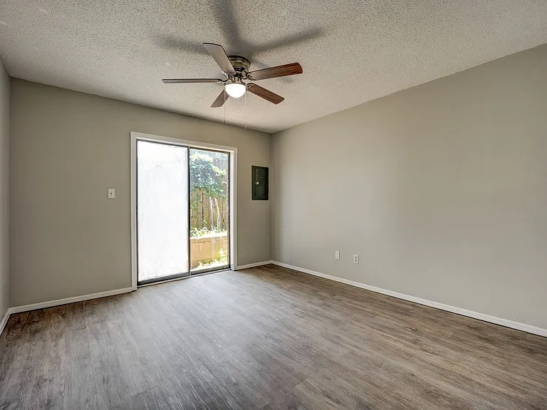 The Cottonwood: 1 & 2 Bedroom Apartments — Photo 6