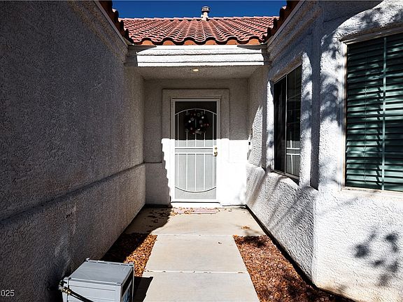 3rd image of 2128 Meadow Green Ave