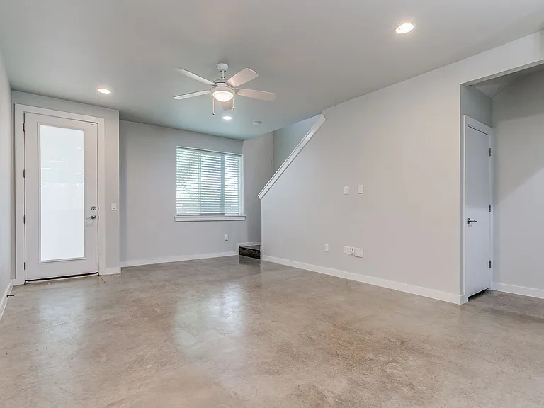 330 Clay St #24 — Photo 5
