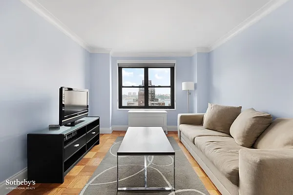 Sold by Sotheby's International Realty | media 7