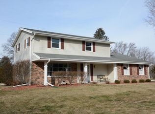 2225 Guinevere Dr, Brookfield, WI 53045