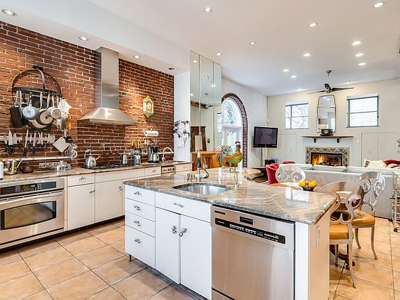 4th image of 636-68 Kater St