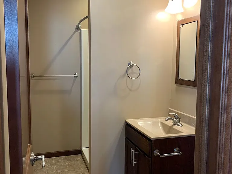 105 S Brown St — Photo 7