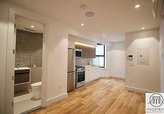 5th image of 223 E 96th St #8C