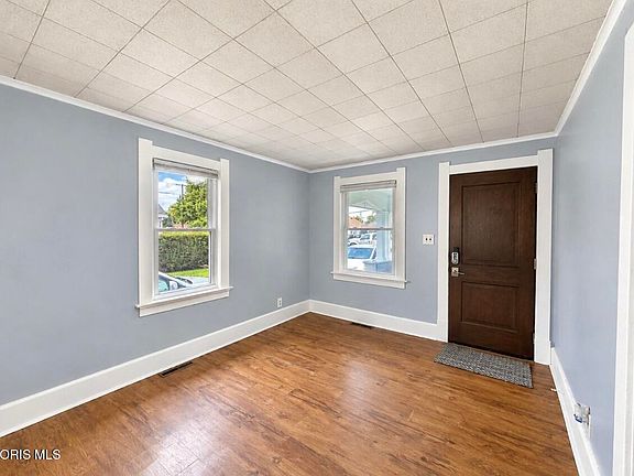 3rd image of 942 Cresceus Rd