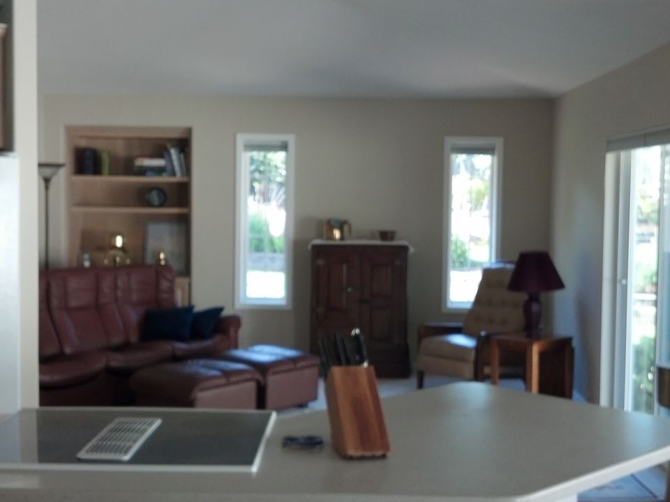 Kitchen island to family rm