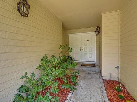 5th image of 711 Tiana Ln