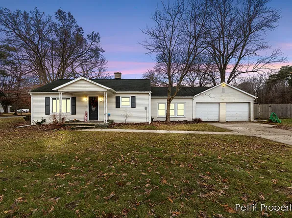 10 Fifteen Mile Rd NW, Sparta, MI 49345