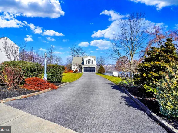 505 N Burberry Ln, Mount Wolf, PA 17347