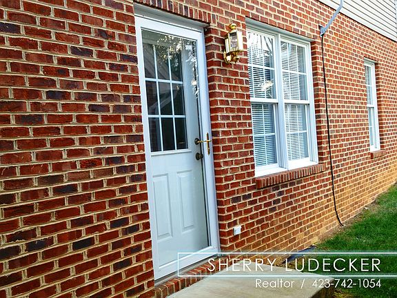 4th image of 668 Willowcrest Pl
