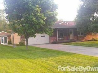 2453 Edgewater Dr, Cortland, OH 44410