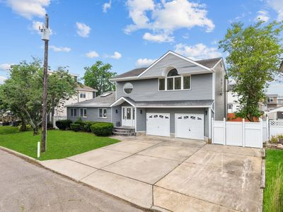 2572 Riverside Avenue, Seaford, NY, 11783