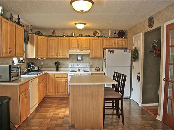 3rd image of 2840 Lauren Meadows Dr
