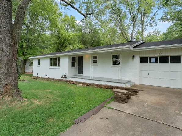 2135 W Lawson St, Fayetteville, AR 72703