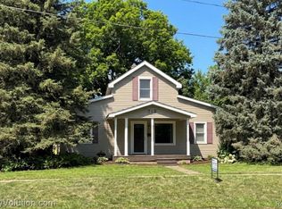 718 S Main St, Almont, MI 48003