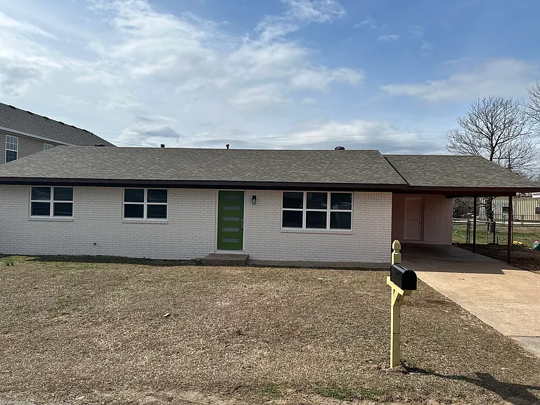 5704 Bryan St — Photo 1