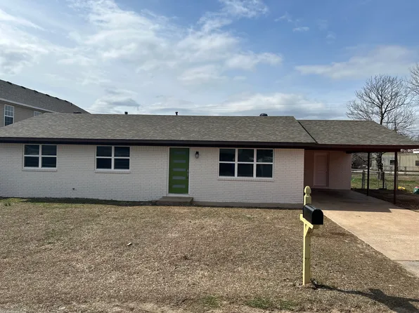 5704 Bryan St, Fayetteville, AR 72704