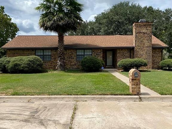 2nd image of 4902 Magnolia Ln