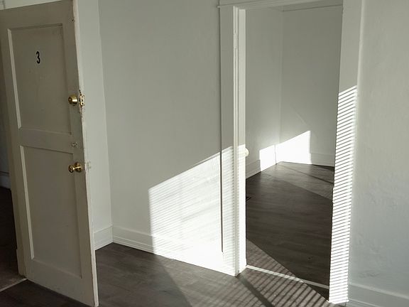 2nd image of 3011 E Queen Ave #3