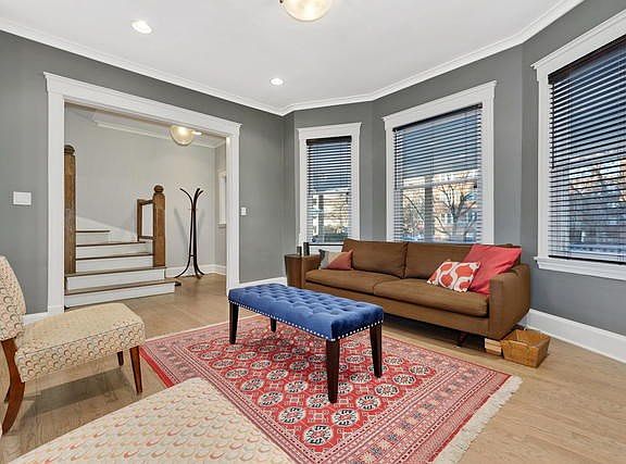 4th image of 4452 N Damen Ave