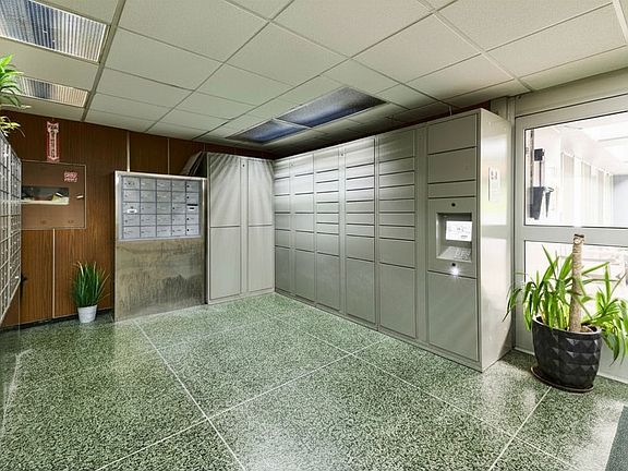 4th image of 4265 NE Halsey St #213