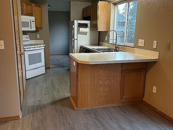 5th image of 14237 SE Lee Ave