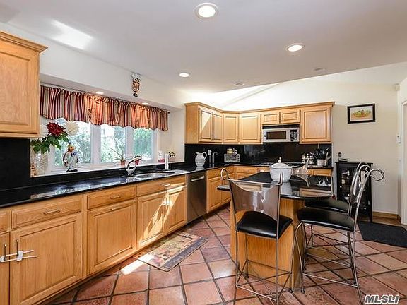4th image of 68 Hickory Ln