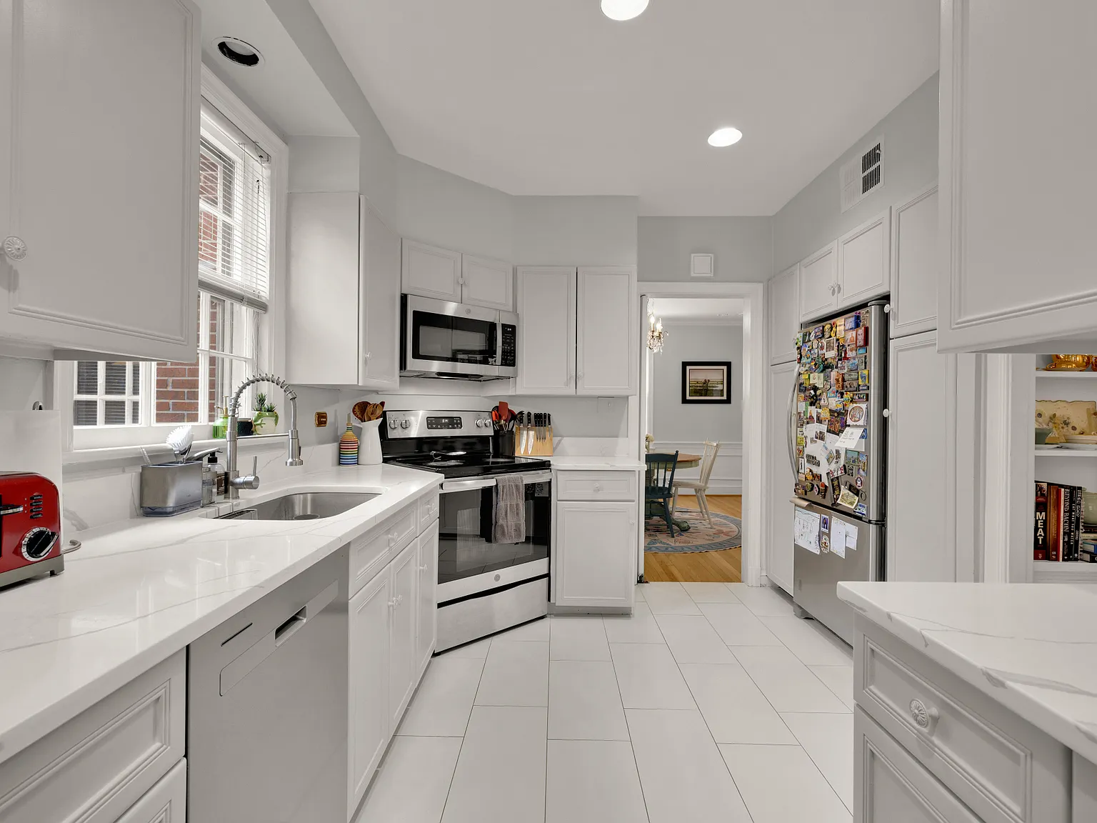 4 bed, 3.5 bath, 2164 sqft, $6,200 — Photo 1
